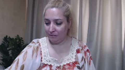 Snapshot of ohsweetiren chatting on May 26, 5:36 am Iren online show from May 26, 5:36 am