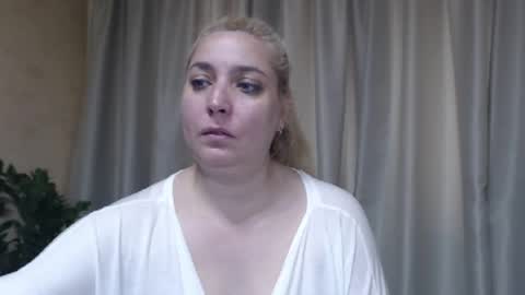 Snapshot of ohsweetiren chatting on June 10, 6:12 am Iren online show from June 10, 6:12 am