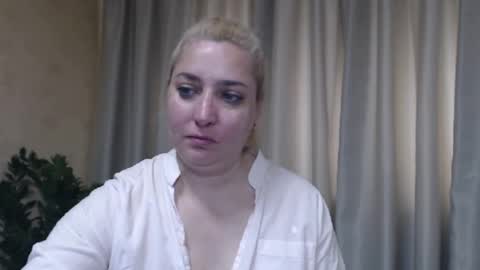 Snapshot of ohsweetiren chatting on June 11, 6:33 am Iren online show from June 11, 6:33 am