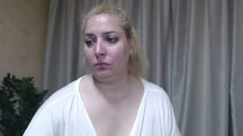 Snapshot of ohsweetiren chatting on June 12, 7:51 am Iren online show from June 12, 7:51 am