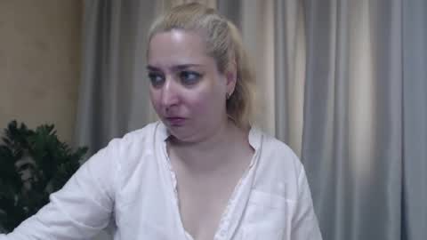 Snapshot of ohsweetiren chatting on June 17, 6:16 am Iren online show from June 17, 6:16 am
