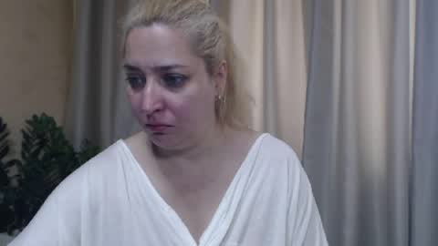 Snapshot of ohsweetiren chatting on June 19, 5:12 am Iren online show from June 19, 5:12 am