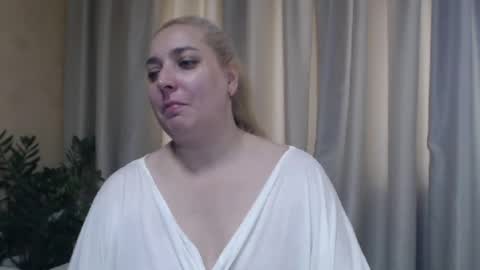 Snapshot of ohsweetiren chatting on June 24, 5:50 am Iren online show from June 24, 5:50 am