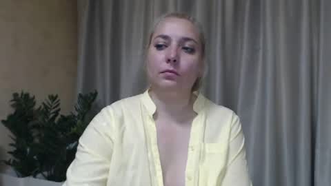 Snapshot of ohsweetiren chatting on June 26, 7:35 am Iren online show from June 26, 7:35 am