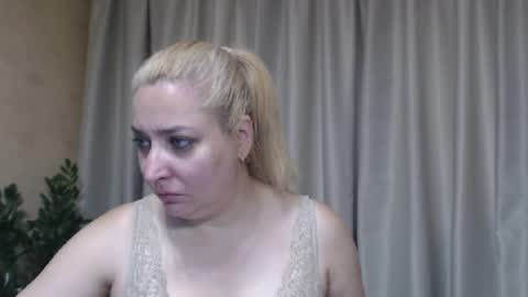 Snapshot of ohsweetiren chatting on July 8, 5:34 am Iren online show from July 8, 5:34 am
