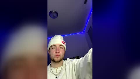 W online show from February 4, 1:44 am