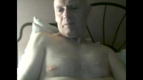 Snapshot of oldbuthorny62 chatting on January 24, 6:03 am oldbuthorny62 online show from January 24, 6:03 am