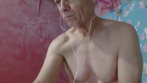 Snapshot of oldbuthorny62 chatting on April 6, 7:31 am oldbuthorny62 online show from April 6, 7:31 am