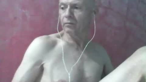 Snapshot of oldbuthorny62 chatting on April 7, 7:31 am oldbuthorny62 online show from April 7, 7:31 am