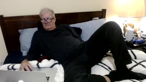 Snapshot of olderandwiser chatting on December 12, 5:52 am Older and Wiser online show from December 12, 5:52 am