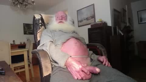 Snapshot of oldfucker9 chatting on November 6, 2:45 am oldfucker9 online show from November 6, 2:45 am