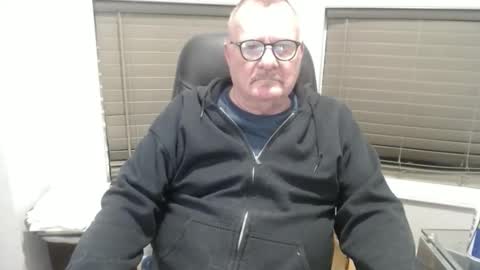 Snapshot of oldguybigd chatting on November 13, 1:59 am oldguybigd online show from November 13, 1:59 am