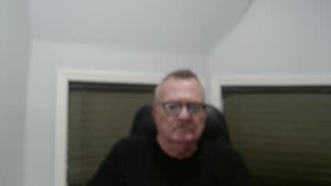Snapshot of oldguybigd chatting on November 20, 2:12 am oldguybigd online show from November 20, 2:12 am