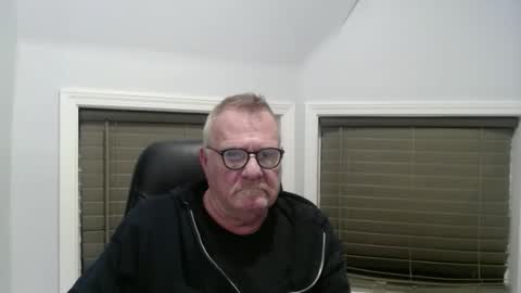 Snapshot of oldguybigd chatting on December 2, 6:19 am oldguybigd online show from December 2, 6:19 am