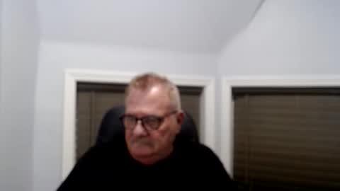 Snapshot of oldguybigd chatting on May 8, 6:41 am oldguybigd online show from May 8, 6:41 am