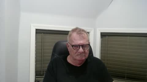 Snapshot of oldguybigd chatting on May 10, 6:29 am oldguybigd online show from May 10, 6:29 am
