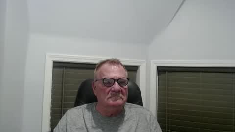 Snapshot of oldguybigd chatting on May 25, 3:56 am oldguybigd online show from May 25, 3:56 am