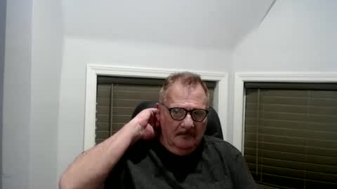 Snapshot of oldguybigd chatting on June 10, 4:34 am oldguybigd online show from June 10, 4:34 am