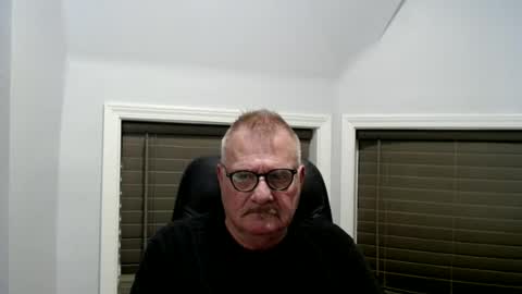 Snapshot of oldguybigd chatting on June 19, 4:17 am oldguybigd online show from June 19, 4:17 am