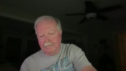 Snapshot of oldlakeguy chatting on October 26, 11:53 pm OldLakeGuy online show from October 26, 11:53 pm