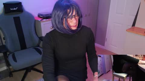 Snapshot of oldveteranuk chatting on December 19, 7:37 am oldveteranuk online show from December 19, 7:37 am