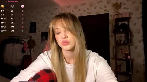 Snapshot of oletaguinyard chatting on November 9, 3:54 pm Kem online show from November 9, 3:54 pm