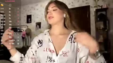 Snapshot of oletaguinyard chatting on November 15, 3:52 pm Kem online show from November 15, 3:52 pm