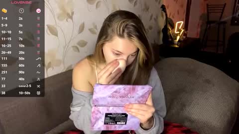 Snapshot of oletaguinyard chatting on December 3, 5:33 pm Kem online show from December 3, 5:33 pm