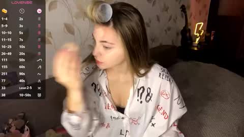 Snapshot of oletaguinyard chatting on December 4, 5:10 pm Kem online show from December 4, 5:10 pm