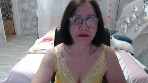 Snapshot of olgahottie chatting on April 5, 11:24 pm OlgaHottie online show from April 5, 11:24 pm