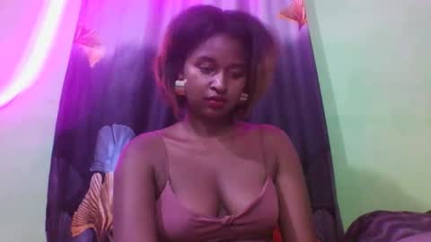 Snapshot of olinah610 chatting on December 4, 8:06 pm olinah610 online show from December 4, 8:06 pm