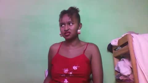 Snapshot of olinah610 chatting on December 13, 7:53 pm olinah610 online show from December 13, 7:53 pm