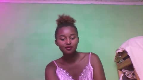 Snapshot of olinah610 chatting on December 15, 7:40 pm olinah610 online show from December 15, 7:40 pm