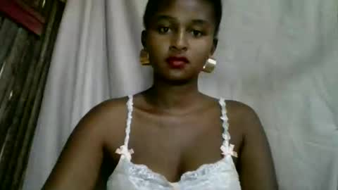 Snapshot of olinah610 chatting on April 16, 6:36 am olinah610 online show from April 16, 6:36 am