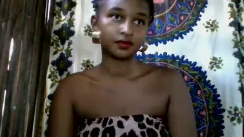 Snapshot of olinah610 chatting on April 18, 7:01 am olinah610 online show from April 18, 7:01 am