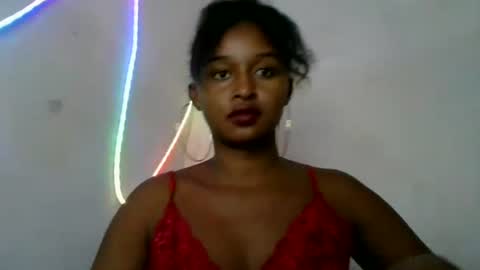 Snapshot of olinah610 chatting on May 24, 10:20 am olinah610 online show from May 24, 10:20 am