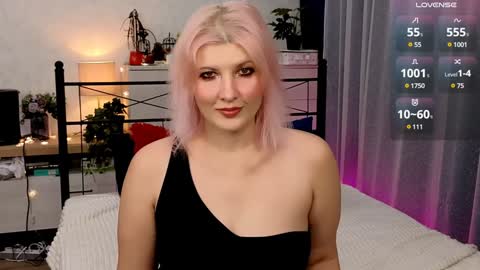 Snapshot of olisunny5 chatting on December 8, 12:19 pm OliSunny Olivia online show from December 8, 12:19 pm