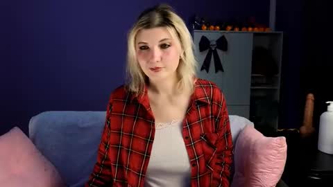 Snapshot of olisunny5 chatting on November 3, 8:10 pm OliSunny Olivia online show from November 3, 8:10 pm