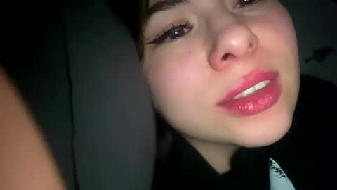 Snapshot of olivepeach chatting on December 9, 12:23 am Oil online show from December 9, 12:23 am