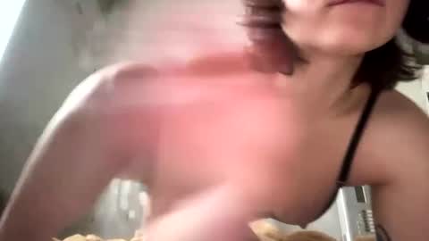 Snapshot of olivepeach chatting on December 18, 10:19 am Oil online show from December 18, 10:19 am