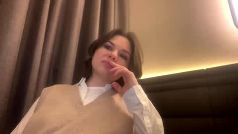 Snapshot of olivepeach chatting on February 9, 5:01 pm Oil online show from February 9, 5:01 pm