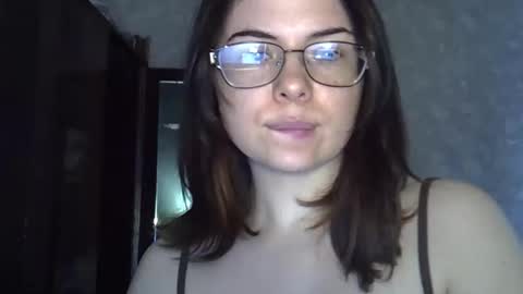 Snapshot of olivepeach chatting on April 13, 1:27 pm Oil online show from April 13, 1:27 pm