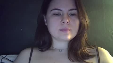 Snapshot of olivepeach chatting on April 22, 8:21 pm Oil online show from April 22, 8:21 pm