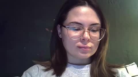 Snapshot of olivepeach chatting on May 3, 7:53 pm Oil online show from May 3, 7:53 pm