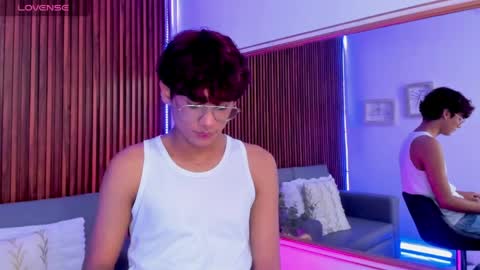 oliver20__ online show from June 2, 4:36 am