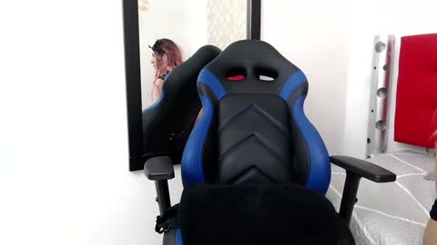 Oliver  online show from December 7, 11:45 pm