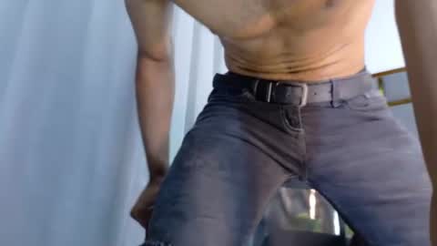 Snapshot of oliver_bigblack_cock chatting on June 14, 7:05 pm Oliver online show from June 14, 7:05 pm