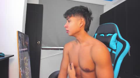 Snapshot of oliver_bray chatting on November 3, 5:25 pm Oliver bray online show from November 3, 5:25 pm