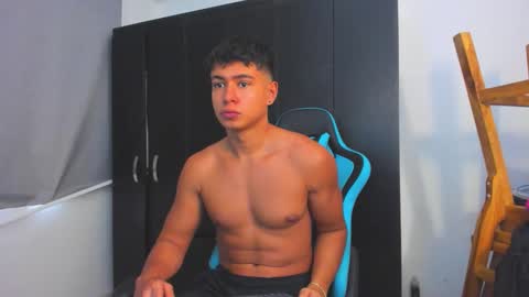 Snapshot of oliver_bray chatting on November 24, 4:07 pm Oliver bray online show from November 24, 4:07 pm