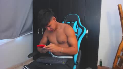 Snapshot of oliver_bray chatting on November 29, 3:04 pm Oliver bray online show from November 29, 3:04 pm